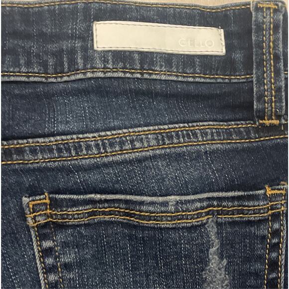 Cello tattered distressed jeans. Size 3 - Picture 5 of 5